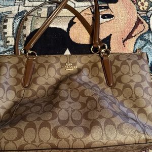 Coach Signature Ava tote missing hangtag